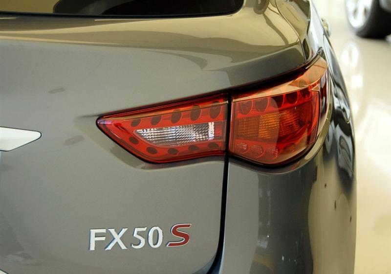 2009 FX50 ۷