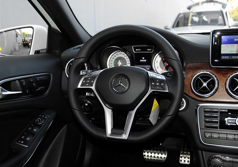 2015 GLA 260 4MATIC